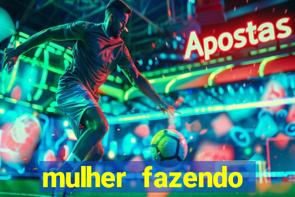 mulher fazendo strip tease