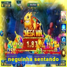 neguinha sentando