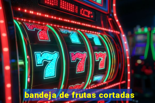 bandeja de frutas cortadas