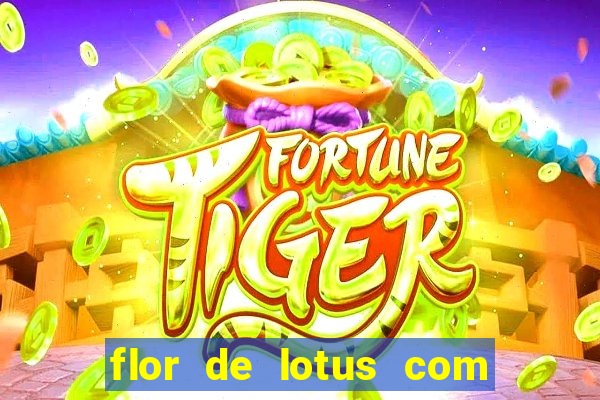 flor de lotus com lua tatuagem