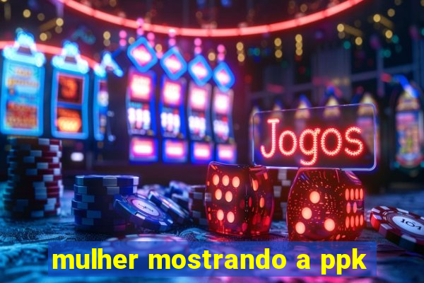 mulher mostrando a ppk