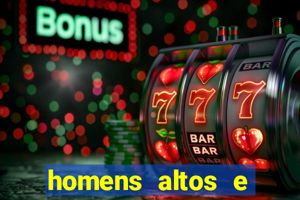 homens altos e sarados pelados
