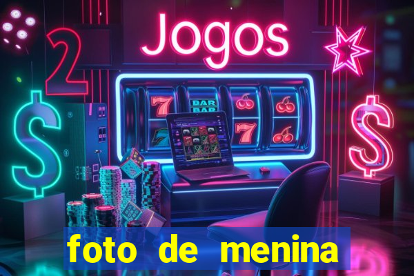 foto de menina bonita fake cacheada