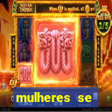 mulheres se exibindo ao vivo