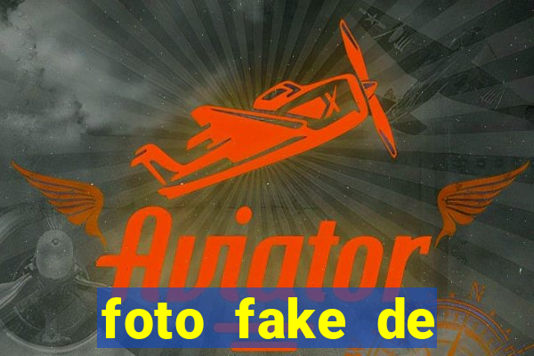 foto fake de menina no espelho cabelo cacheado
