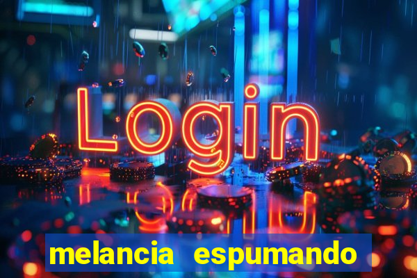 melancia espumando melancia saindo espuma